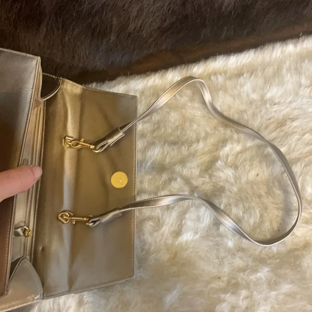 Stuart Weizmann clutch (5001)